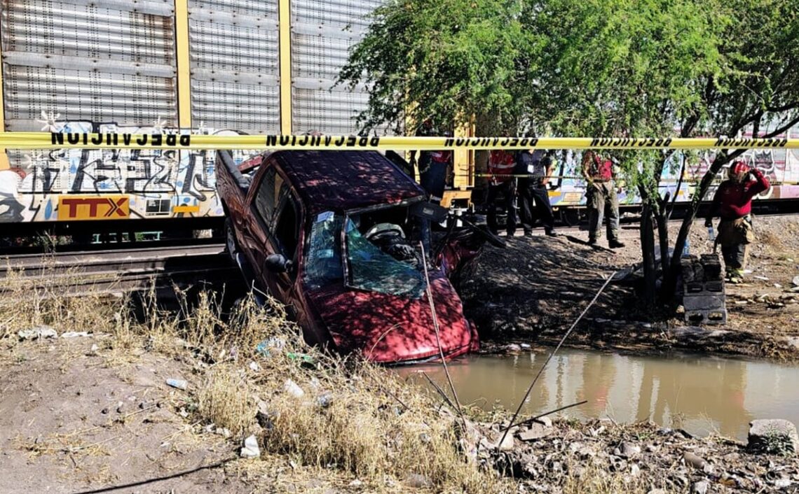 Un accidente en Gómez Palacio revela los peligros de la imprudencia al volante. Conductor y su hijo fueron trasladados al hospital.
