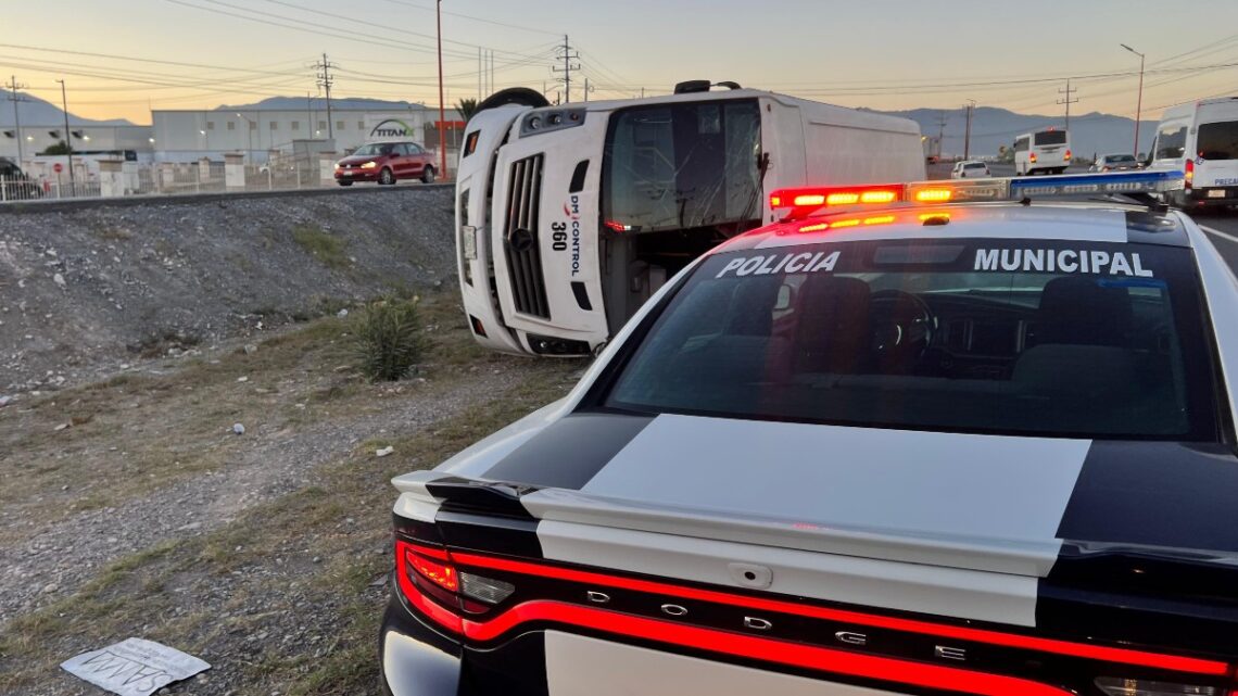 Un vuelco de transporte de personal por un chofer dormido dejó tres heridos, quienes fueron hospitalizados de urgencia.