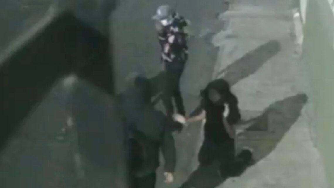 Un asalto violento a dos jóvenes en Puebla generó preocupación a pocos días de la Feria de Puebla.