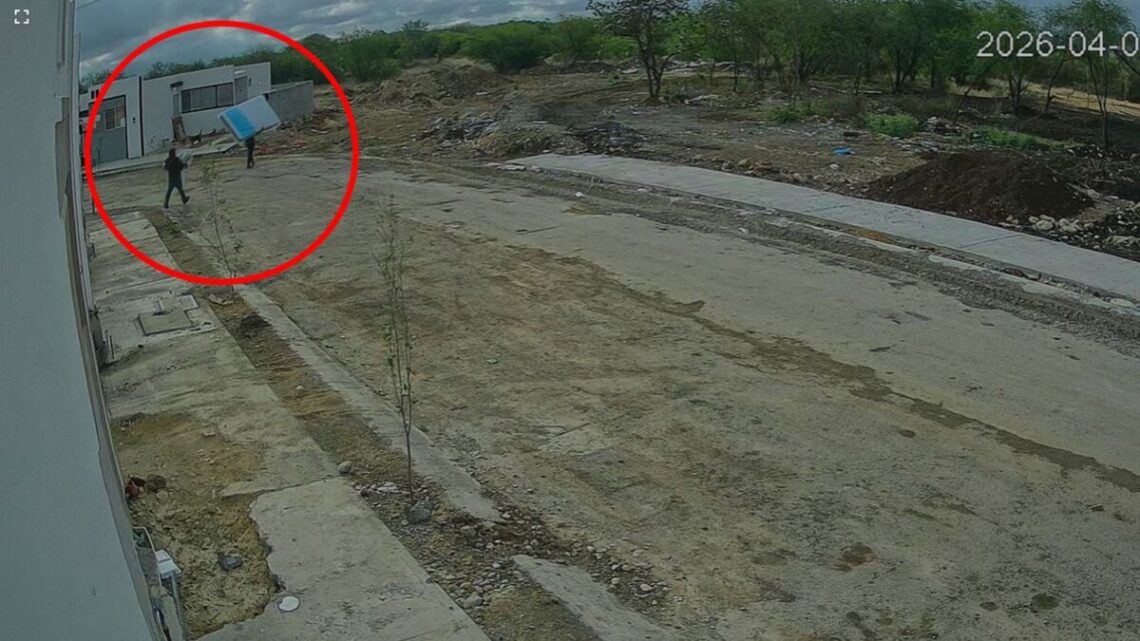 Recientes robos a domicilio en Juárez Nuevo León han sido registrados por cámaras, generando preocupación entre los vecinos.