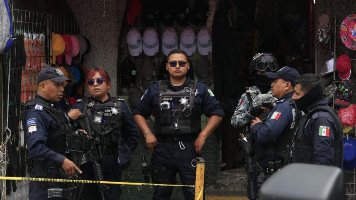 Un grupo de hombres armados vestidos de mariachis desató el terror en Puebla, revelando la conexión con la Familia Michoacana.