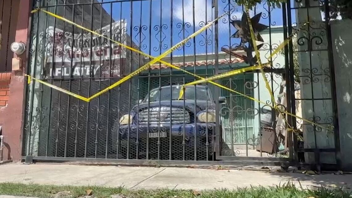 Un hijo descubre la muerte de su padre en Saltillo, quien luchaba contra problemas de alcoholismo y soledad.