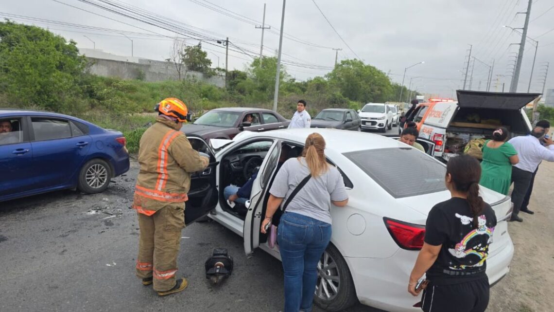 Un aparatoso choque en Apodaca involucra un camión de la ruta 228, resultando en cuatro personas lesionadas. A continuación, los detalles.