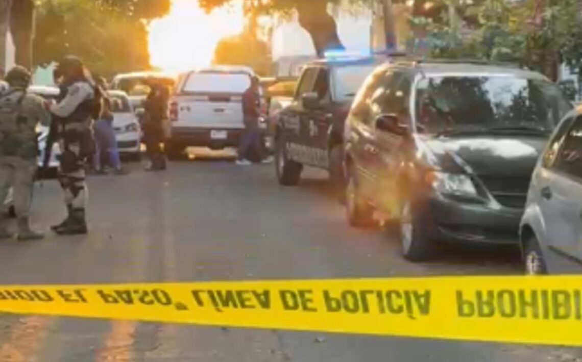 Un hombre fue asesinado de un balazo en un taller de Guadalajara, provocando alerta en la comunidad.