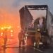 Un chofer de tráiler pierde la vida luego de un intento de asalto en la Puebla-Orizaba, su unidad se incendia.
