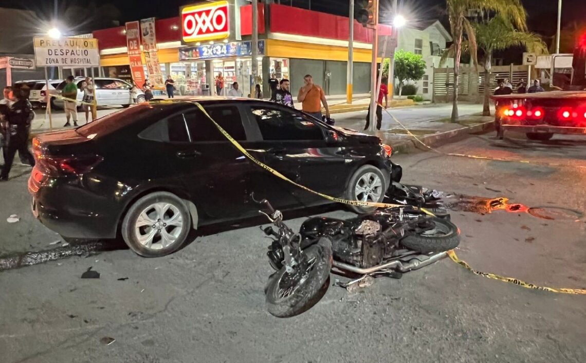Joven motociclista en estado crítico tras accidente en Villas de la Hacienda de Torreón, las leyes de seguridad vial son claves.