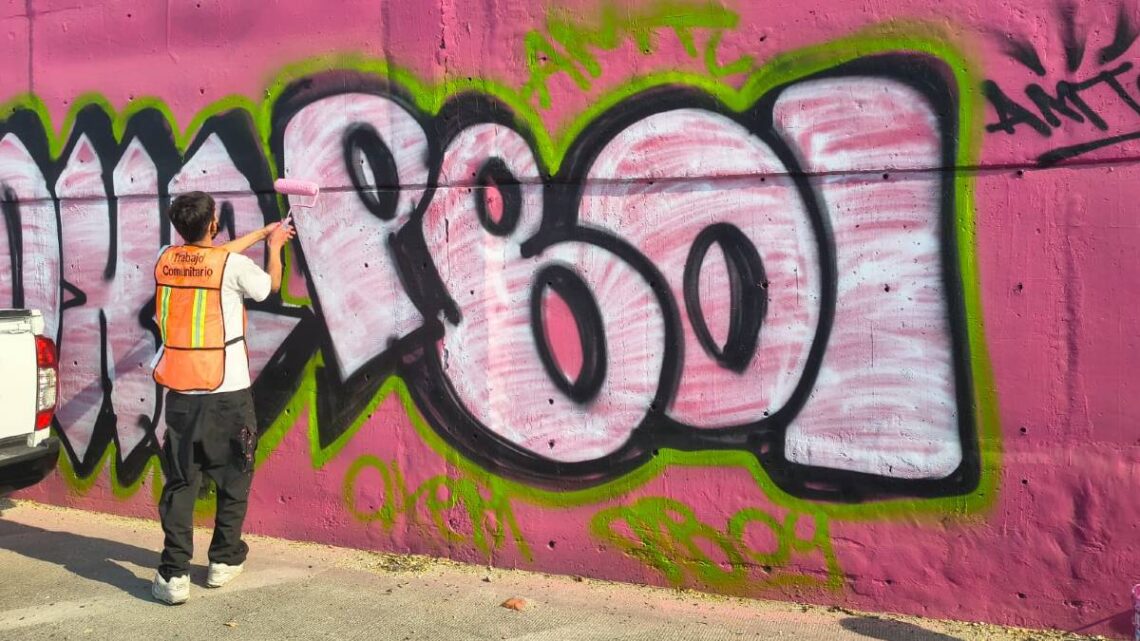 Cuatro jóvenes fueron arrestados tras vandalizar el emblemático mural Guadalajara es Mundialista, y deberán cumplir con servicio comunitario.
