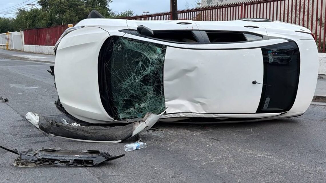 Un accidente protagonizado por un conductor de taxi de aplicación en San Nicolás dejó a un pasajero lesionado.