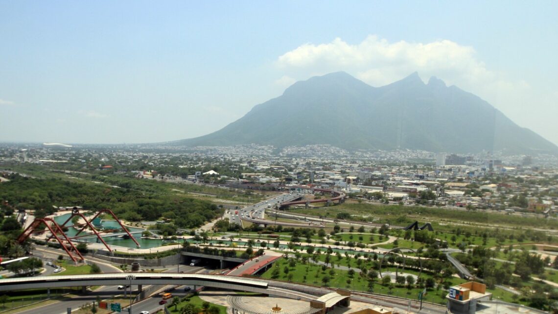 Descubre cómo el calor extremo y la humedad afectarán a Monterrey este 10 de junio de 2026, una jornada incómoda.