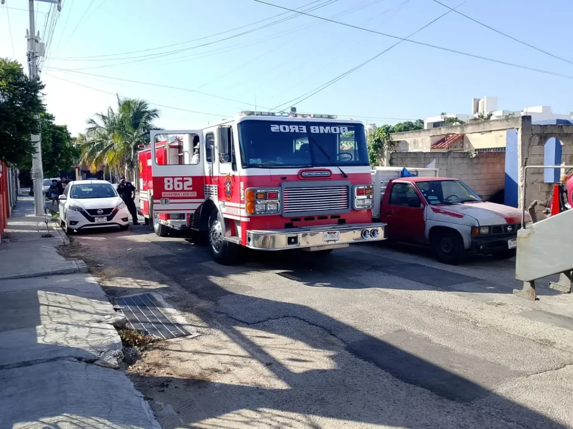 Una mujer de 45 años resultó con quemaduras tras un incendio en su vivienda en Mérida. Conoce los detalles.