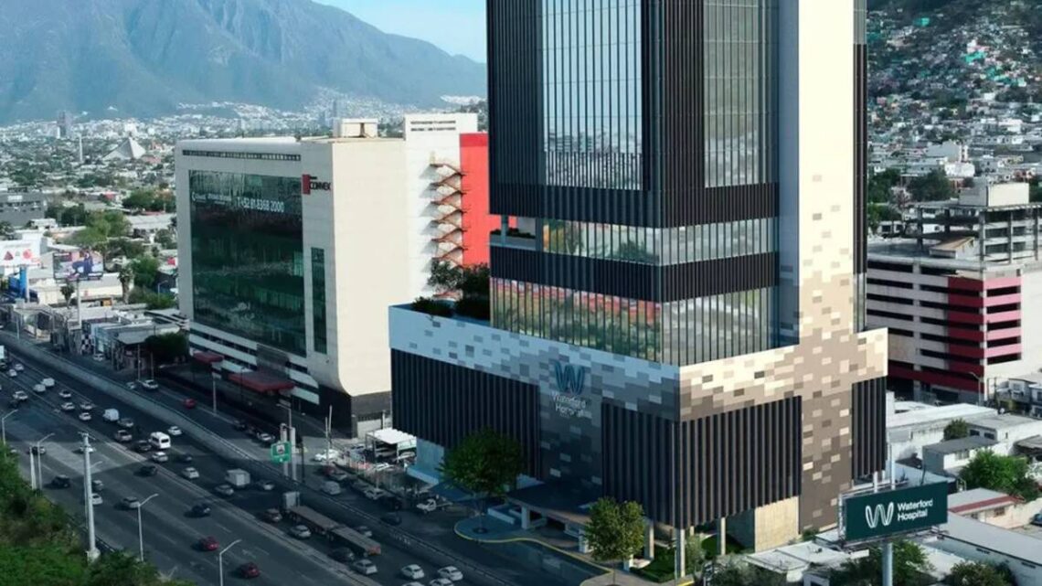 El Waterford Hospital mantiene su oferta de membresías a pesar de la detención de su construcción en Monterrey.