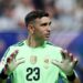Dibu Martínez reflexiona sobre su actuación en el Mundial y se prepara para la recta final del torneo.
