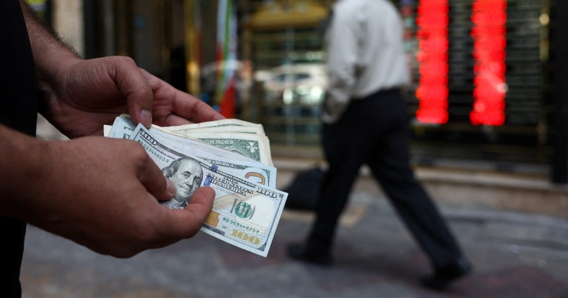 Con el dólar alcanzando un nuevo récord en junio, las proyecciones para el segundo semestre son clave para la economía.
