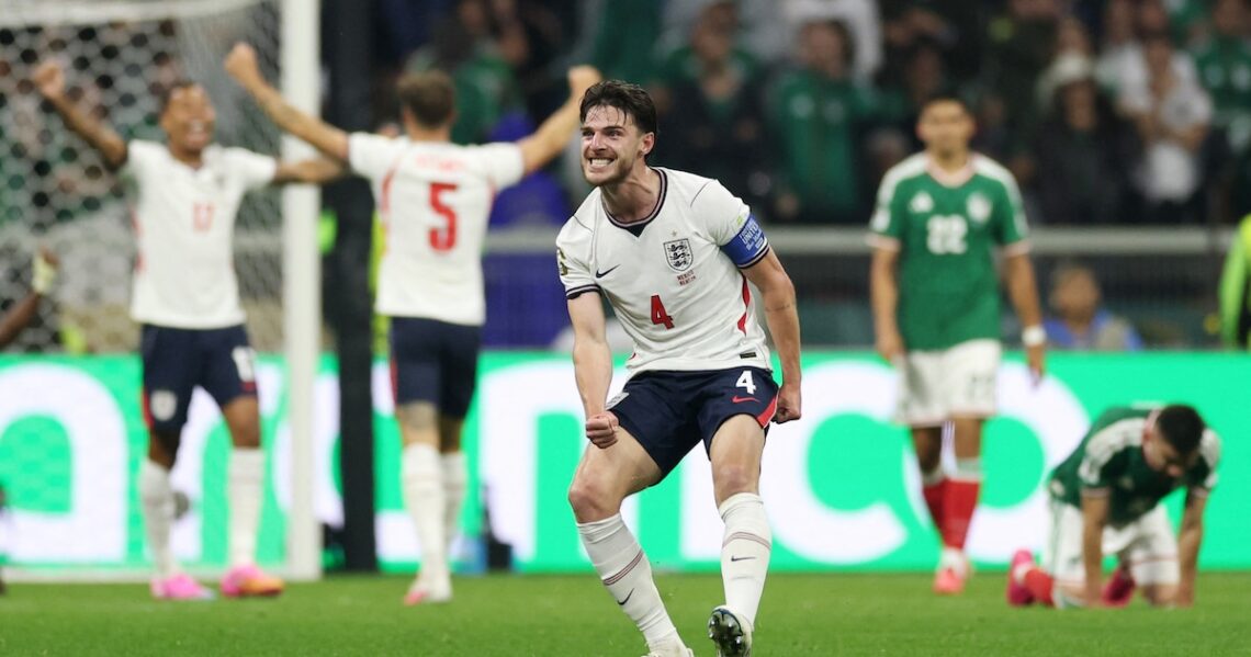 Inglaterra se impuso a México en un emocionante partido, avanzando a cuartos de final tras un arbitraje controversial.