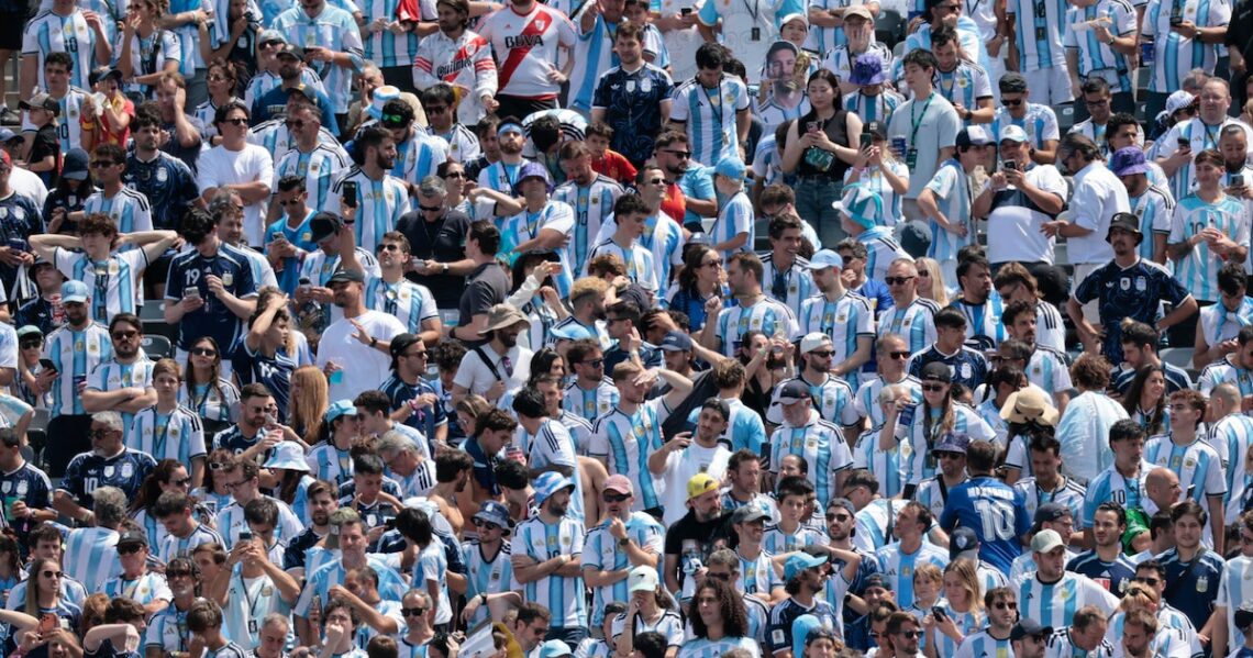La AFA envió un mensaje agradeciendo a los hinchas y confirmó que no todos los jugadores regresarán a Argentina.