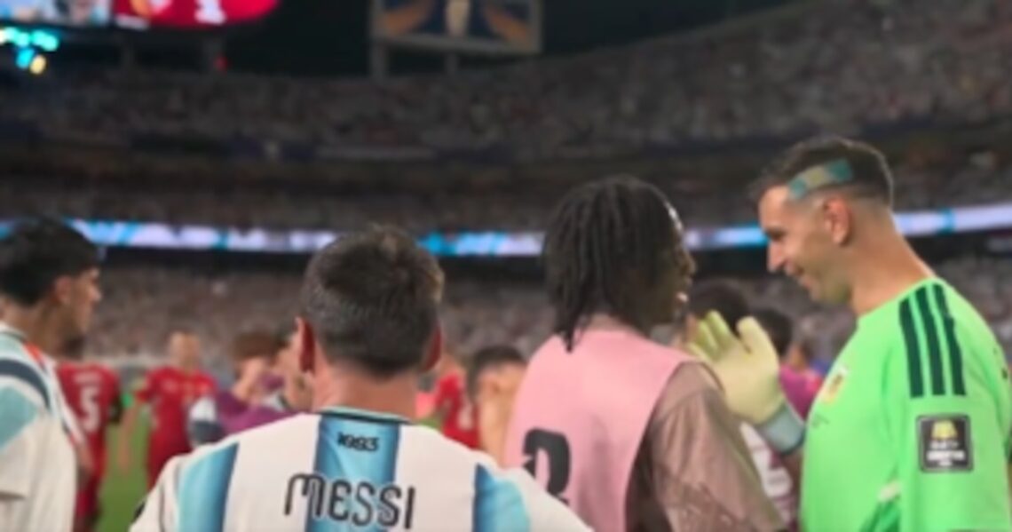El arquero Dibu Martínez confirmó un nuevo pase al Aston Villa tras el triunfo de Argentina, sorprendiendo a todos en el campo.