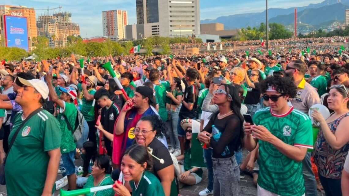 A pesar de la eliminación ante Inglaterra, los seguidores del Tri celebraron con entusiasmo en la Macroplaza.