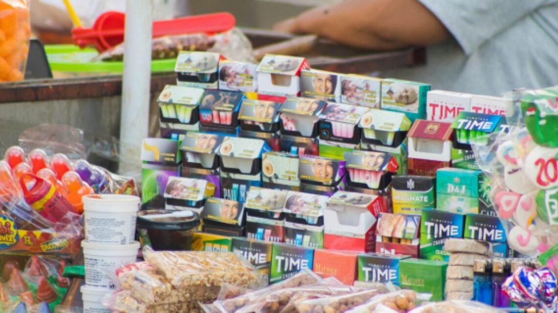 Siete de cada diez cajetillas en Nuevo León son de contrabando, advirtiendo sobre un alarmante problema nacional.