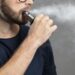 El uso de vapeadores en México continúa en aumento, pese a la prohibición, generando pérdidas fiscales significativas.