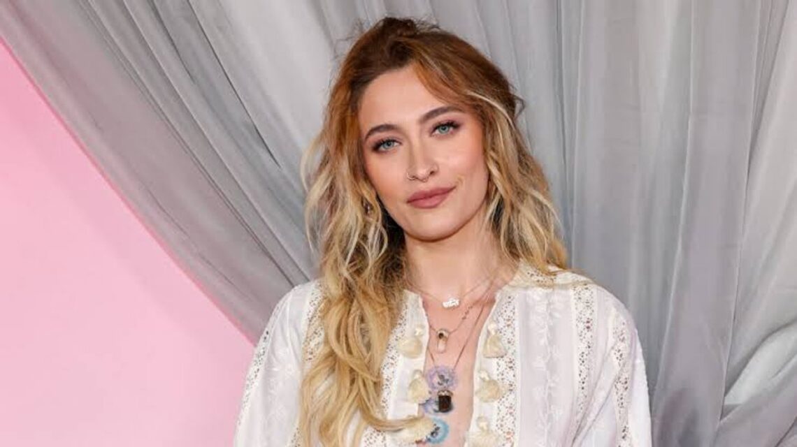 Paris Jackson ha cuestionado la confidencialidad de documentos sobre los honorarios de la herencia de su padre, Michael Jackson.