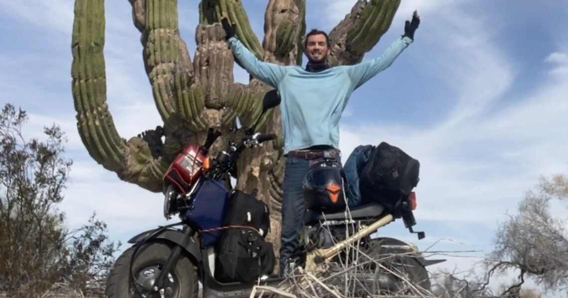 Jonathan Roberts completó un épico viaje de 16,430 kilómetros en moto, cruzando ocho países y superando retos.