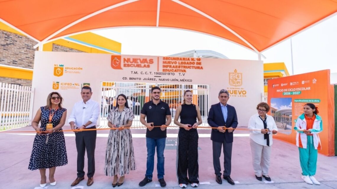 El regreso a clases se celebra con la inauguración de una secundaria en Juárez, con apoyo de Samuel García y Mariana Rodríguez.