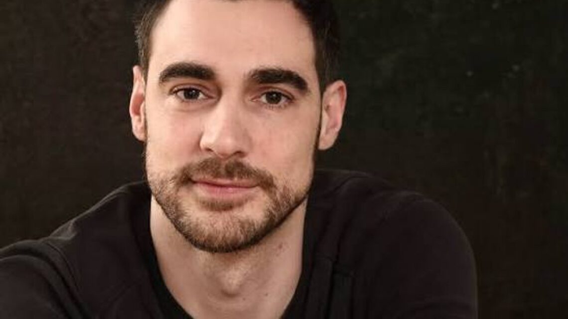 Arnaud Denis, actor francés de 43 años, elige la eutanasia en Bélgica para poner fin a su dolor físico.