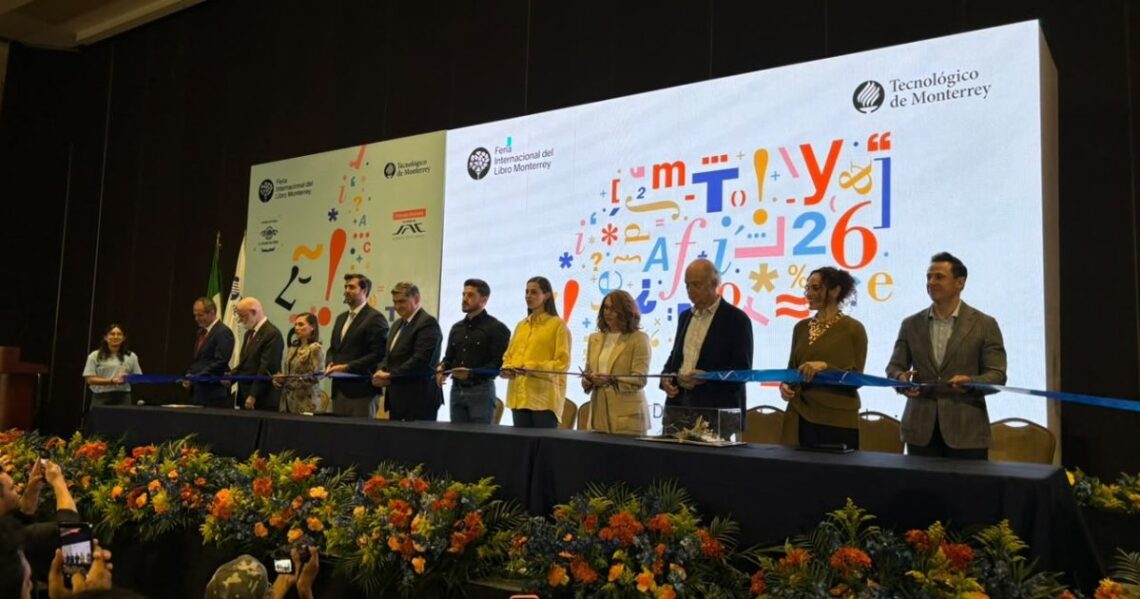 El gobernador Samuel García aboga por la integración de tecnología en la educación durante la Feria del Libro de Monterrey 2026.