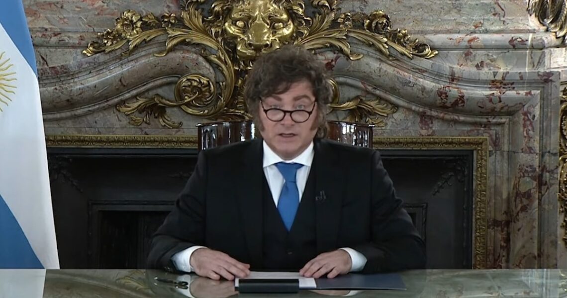 El presidente Milei revela construcciones estratégicas y sanciones a petroleras en su discurso. Las Malvinas como foco central.